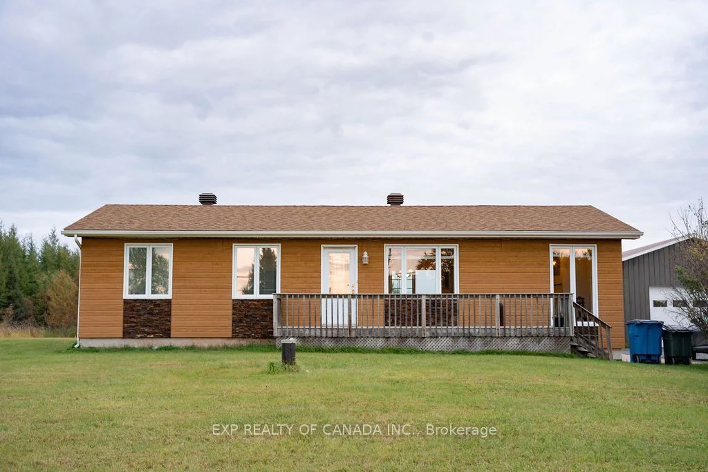 132 Highway No. 11 SOUTH Highway S, Cochrane, ON P0L 1C0