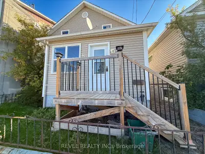Detached in Timmins