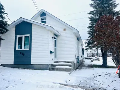 Detached in Timmins