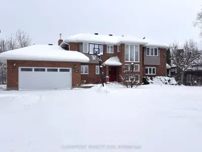 Detached in Timmins