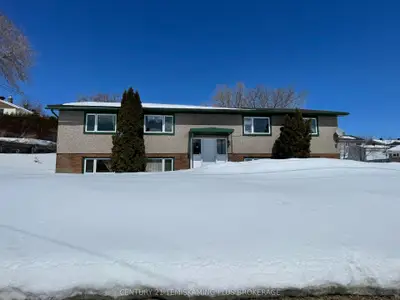 121 Elm Avenue, Temiskaming Shores, On P0j 1p0