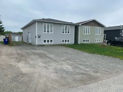 Detached in Timmins