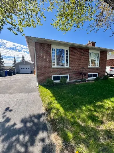 Detached in Timmins