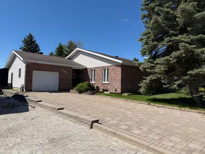 Detached in Timmins