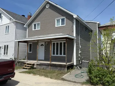 Detached in Timmins
