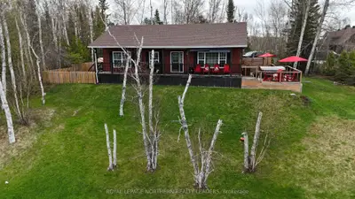 Detached in Timmins