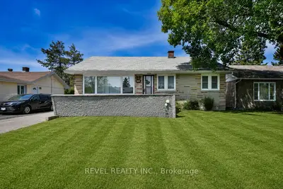 Detached in Timmins