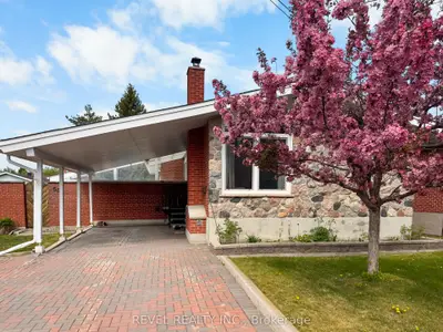 Detached in Timmins