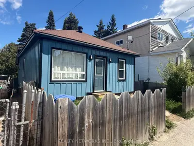 Detached in Timmins