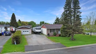 Detached in Hearst
