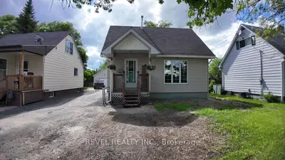 Detached in Timmins