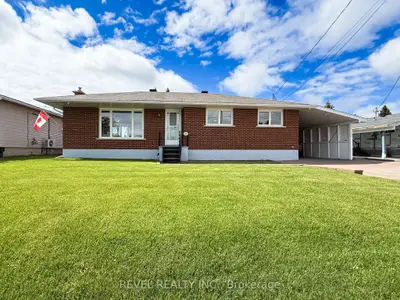 Detached in Timmins