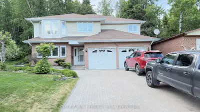 Detached in Timmins