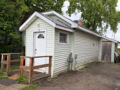 Detached in Timmins