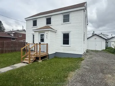 Detached in Timmins