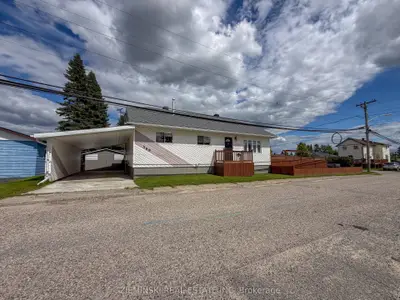 Detached in Iroquois Falls