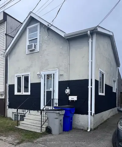 Detached in Timmins