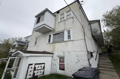 Detached in Kirkland Lake