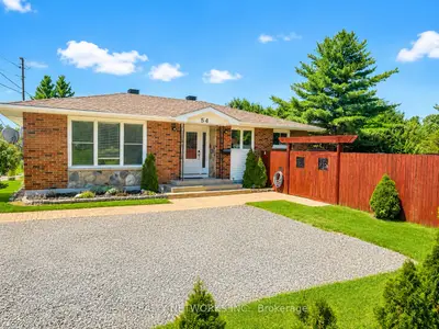 Detached in Timmins