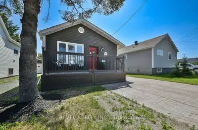 Detached in Timmins