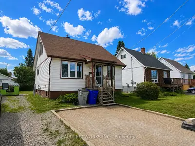 Detached in Timmins