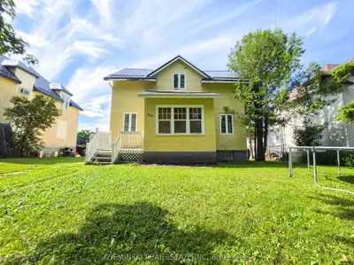 Detached in Iroquois Falls