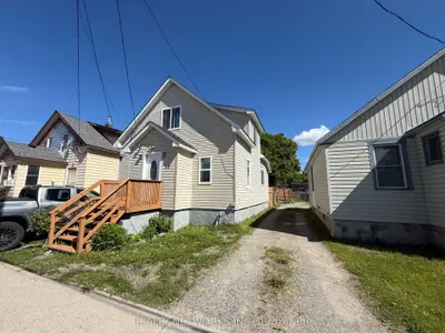30 Golden Avenue, Timmins, On P0n 1h0