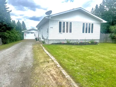 Detached in Timmins