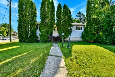 Detached in Timmins