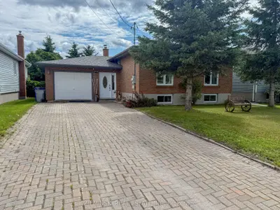 Detached in Timmins