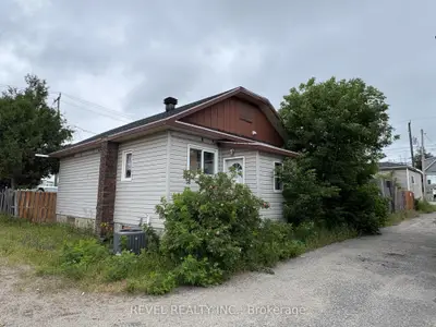 Detached in Timmins