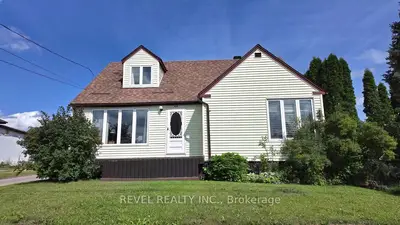 Detached in Iroquois Falls
