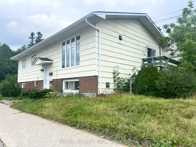 Detached in Timmins