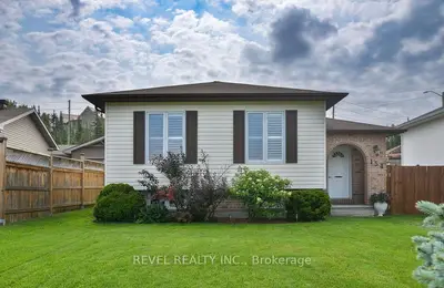 Detached in Timmins
