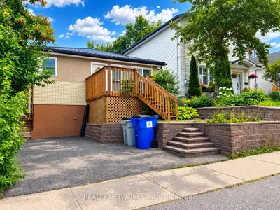 Detached in Timmins