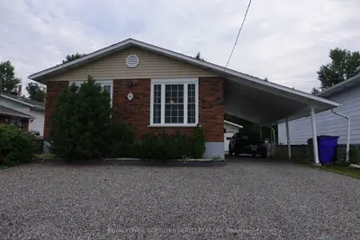 Detached in Timmins