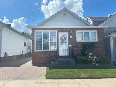 Detached in Timmins