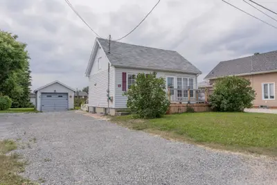 17 Marquette Crescent, Kapuskasing, On P5n 2k4