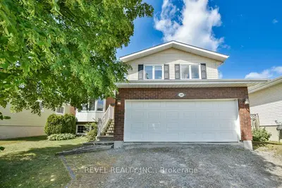 Detached in Timmins