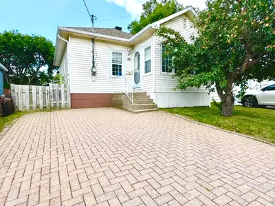 Detached in Timmins