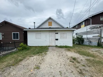 Detached in Timmins