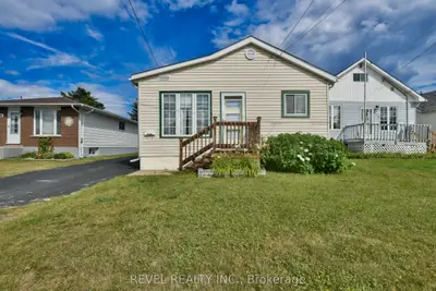 Detached in Timmins