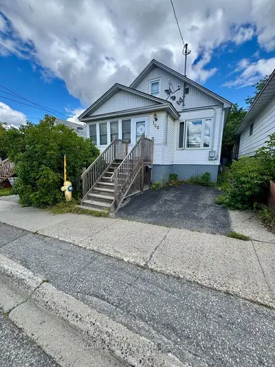 Detached in Timmins