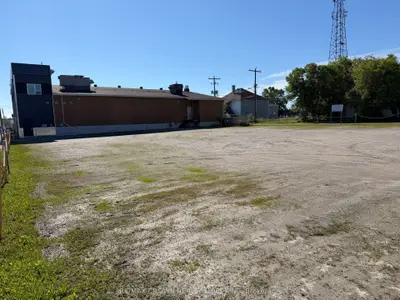12 Kolb Avenue, Kapuskasing, On P5n 1e9