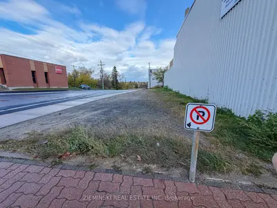 126 Sixth Avenue, Cochrane, On P0l 1c0