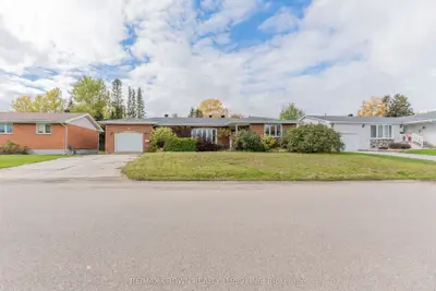 14 Kennedy Avenue, Kapuskasing, On P5n 1m2