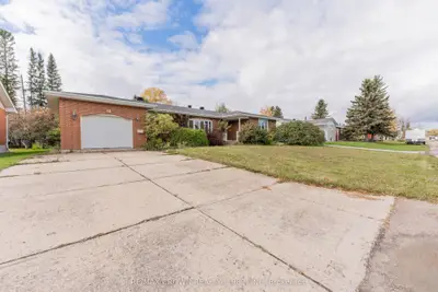14 Kennedy Avenue, Kapuskasing, On P5n 1m2