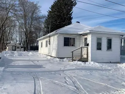 33 Marquette Crescent, Kapuskasing, On P5n 2k4