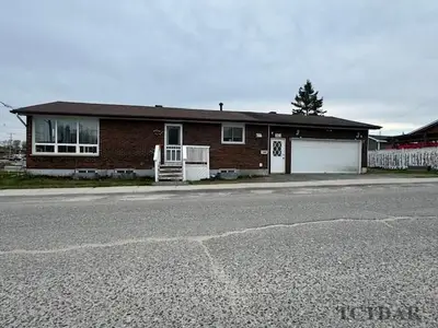 303 Poplar Avenue, Timmins, On P4n 4s2