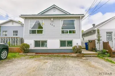 Detached in Timmins